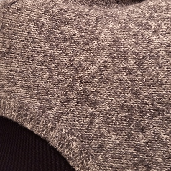 Hollister XS Sweater Gray White Wild Cat - Picture 3 of 8